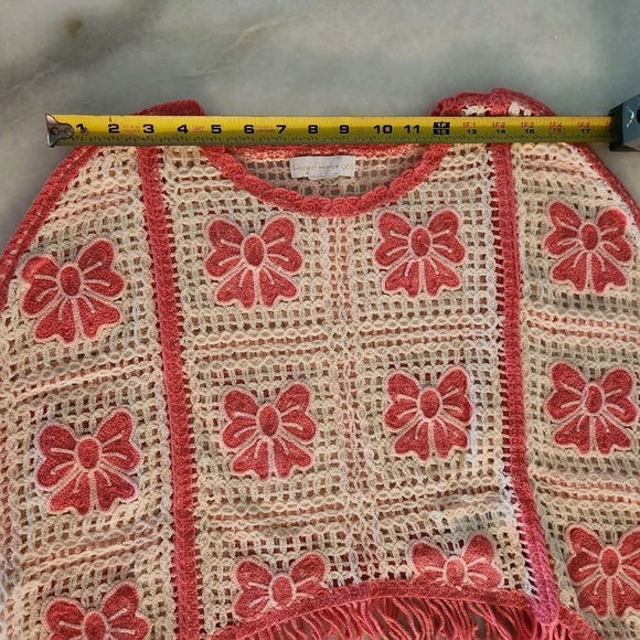 House of Harlow 1960 Pink Revolve Floral Crochet Fringe Poncho Sweater Boxy Boho - Picture 4 of 12